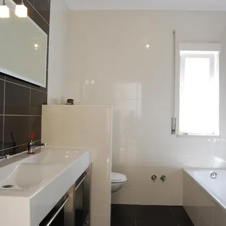Hetty House - Ferrel, Big House, Balcony With Open View Apartment *